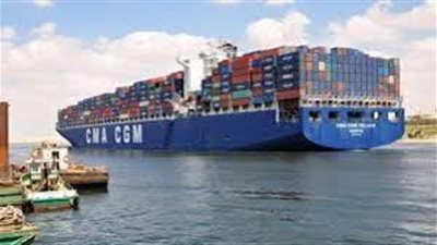 انتظام حركة الملاحة بالقناة بعد اصطدام سفينة برصيف في الدفرسوار