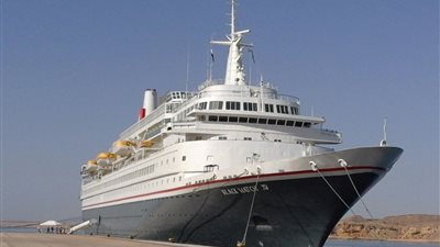 وصول 545 راكبًا وتداول 115 شاحنة بميناء نويبع