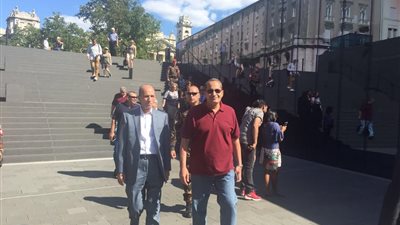 وزير الزراعة يتفقد تجربة الصوب المتطورة بالمجر