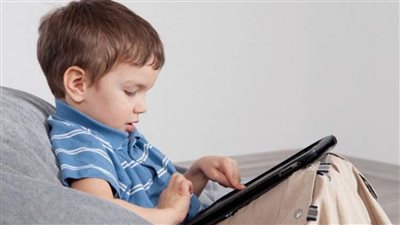 تأثير الألعاب الإلكترونية والأفلام الكرتونية على سلوكيات طفلك
