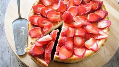 طريقة إعداد «تورتة الزبادي بالفراولة»