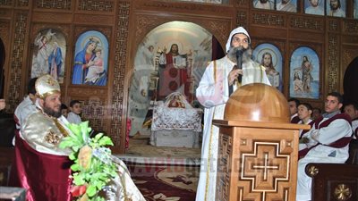 بالصور.. الهياتمى وأزهريون يشاركون الأقباط احتفالية عيد الميلاد بكنيسة العذراء بمطروح