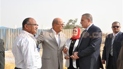 محافظ الجيزة يتفقد طريق المحولات بالمنطقة الصناعية بأبورواش