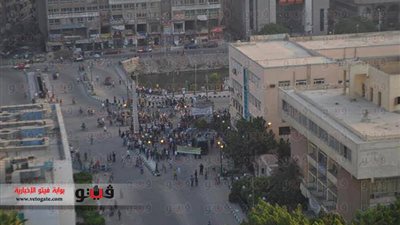 العشرات من المواطنين أمام مبنى محافظة الشرقية لحمايته