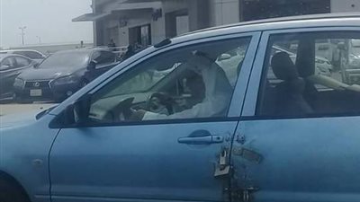 طريقة غريبة لتأمين سيارة من السرقة تبهر نشطاء مواقع التواصل