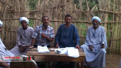 بالصور.. بدء توافد المواطنين أمام لجان «الطويرات» في قنا