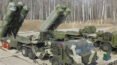 روسيا تسلم بطاريات صواريخ إس-300 إلى إيران