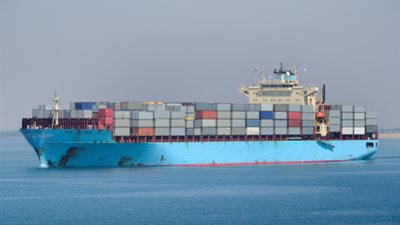 توقف 3 سفن بخليج السويس لسوء الأحوال الجوية