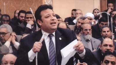 حاتم عزام يهنئ الأقباط بأعياد الميلاد