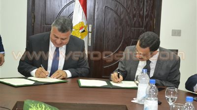 «اقتصادية قناة السويس» توقع مذكرة تعاون مع «أيادي» للتطوير الصناعي