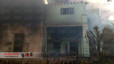 بالفيديو والصور.. إشعال النيران بكنائس المنيا على يد إرهابيي المعزول