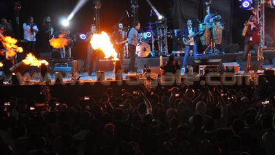 محمد منير يشعل احتفالات محافظة الجيزة بعيدها القومي