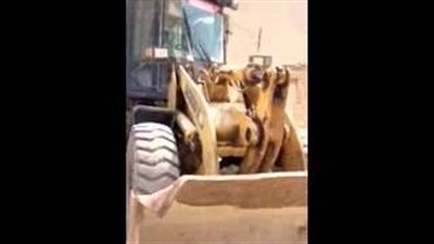 بالفيديو.. إزالة مبنى مخالف بمدينة القرين بالشرقية