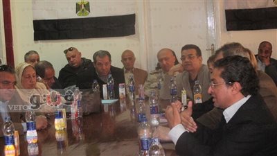 بالصور.. رئيس حي مصر الجديدة يناقش ظاهرة الكافيهات المخالفة