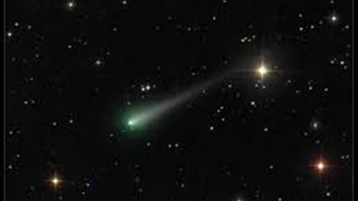 رصد نجم يضيء بالأحمر والأخضر بسماء الوطن العربي.. الليلة