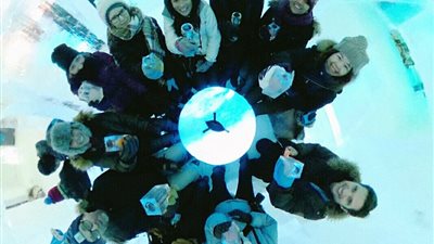 بالصور.. إقامة أول فندق جليدي في فصل الصيف