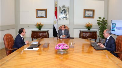 السيسي يؤكد أهمية تطوير قطاع الاتصالات وتكنولوجيا المعلومات