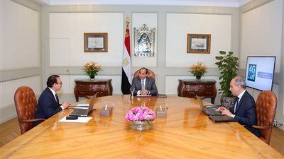 الرئيس وتكنولوجيا المعلومات.. السيسي يبحث مع «القاضي» رخص الجيل الرابع للهاتف المحمول.. يؤكد أهمية تطوير البنية الأساسية للاتصالات.. يكلف بضمان وصول الخدمات للمواطنين.. والارتقاء بالمنظومة ا