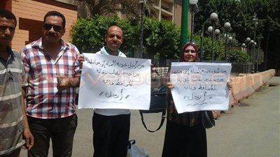بالصور.. وقفة احتجاجية للمطالبة بإقالة محافظ الشرقية ونائبه