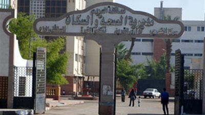 «صحة السويس» تشكل لجنة لفحص الأدوية المهربة بالعين السخنة