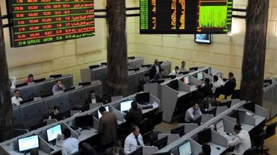 محلل مالي: ننتظر أنباء إيجابية حتى يخترق المؤشر حاجر 9000 نقطة