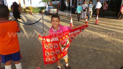 بالصور.. جماهير الأهلي تساند فريقها أمام الفندق بالإسكندرية