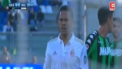 بالفيديو.. «كارلوس باكا» يتقدم بالهدف الأول لميلان في ساسولو