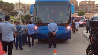 حافلة الأهلي تصل برج العرب لمواجهة الزمالك