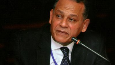 السادات يطالب وزير التموين بكشف أسباب اختفاء «السكر»