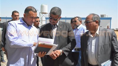 لجنة من الإسكان تتفقد «طريق بني مزار البويطي» بالمنيا عقب تشغيله