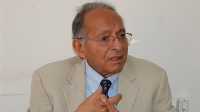 بالفيديو.. «السعيد»: الحكومة تطالب بالتقشف وتزيد مرتبات الوزراء