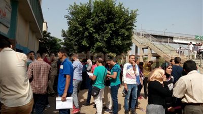 الأمن يمنع دخول ضابط برفقة أخيه لجنة الامتحان ببولاق أبو العلا