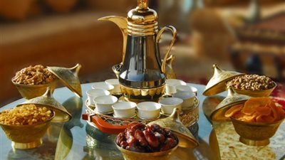 روشتة الطعام في رمضان.. أستاذ تغذية: البدء بالتمر في الإفطار.. تناول الشوربة الدافئة لتهيئة المعدة للطعام.. تجنب الإسراف في المياه.. الابتعاد عن المثلجات.. الحفاظ على وجبة السحور