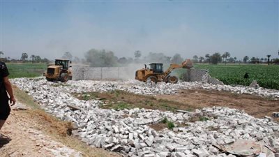 حملة لإزالة التعديات على الأراضي الزراعية بقرى طوخ في القليوبية