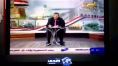 بالفيديو.. مشاهد يمنى يطالب مذيعا بإعادة 