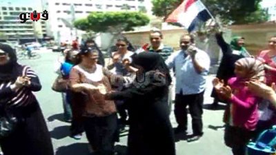 بالفيديو.. وصلة رقص بلدي أمام اللجان في ثالث أيام الانتخابات ببورسعيد