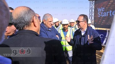 بالصور.. إبراهيم محلب يتفقد مشروعات مستقبل سيتي وزيزينيا