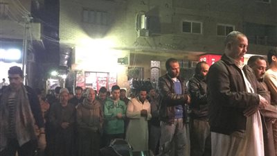 بالصور.. أهالي ناهيا يودعون والد محمد أبو تريكة