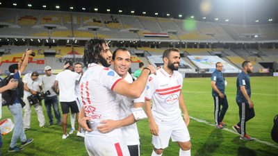 بالصور.. احتفال لاعبي الزمالك بالتتويج بـ«كأس مصر»