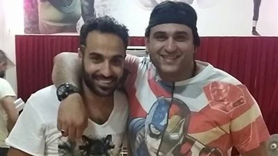 كتابة 10 حلقات من مسلسل «هو وهي وهو» لـ«أحمد فهمي وأكرم حسني»