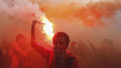 اشتباكات عنيفة بين جماهير الأهلي والزمالك في الإسكندرية