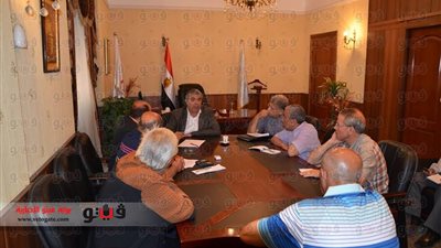 بالصور.. «مهدى» يجتمع بقيادات المحافظة لتفعيل الإجراءات الرادعة للنظافة