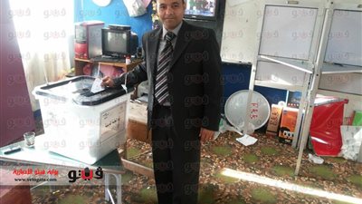 بالصور..المستشار وجيه وليم يدلي بصوته في لجنة 