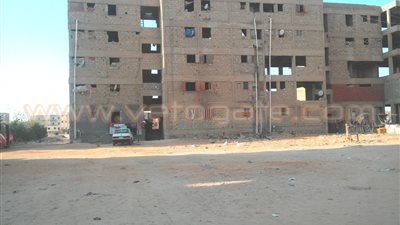 بالفيديو .. «أرزقية» يسطون على شقق الإسكان بـ«وضع اليد» في الشرقية