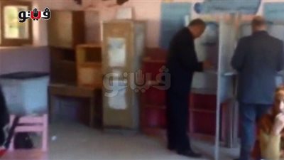بالفيديو والصور.. رئيس اللجنة القضائية بأسيوط يدلي بصوته في الانتخابات
