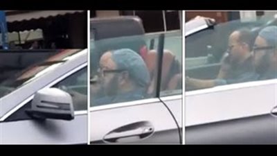 بالفيديو.. ملك المغرب يحيي شابا طارد سيارته بالهتاف