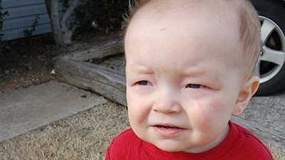 بالصور.. أطفال بوجوه رجال في منتصف العمر