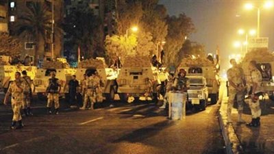 لليوم الثانى.. القوات المسلحة تعزز تواجدها بطريق النصر