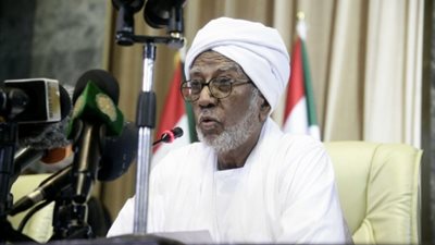 رئيس المجلس الوطني السوداني يغادر القاهرة إلى الخرطوم