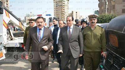 محافظ الدقهلية ومدير الأمن يقودان حملة لضبط الحركة المرورية بالمنصورة